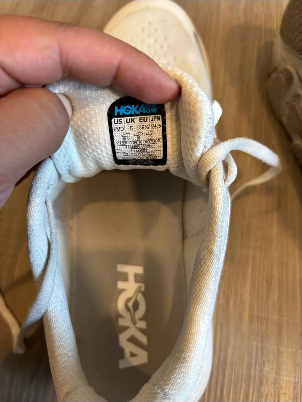 HOKA ONE ONE Clifton 10 Big Kids Size 6 Women’s 7.5 White Running Sneakers